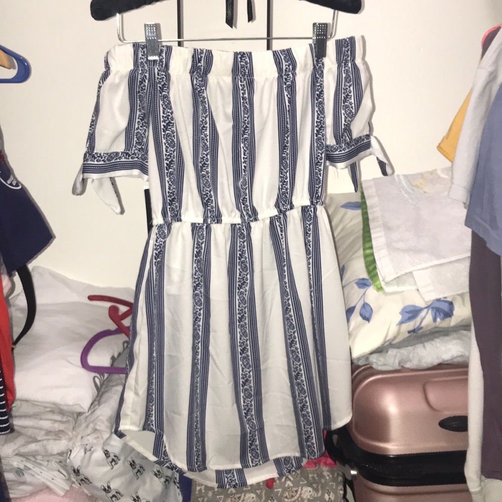 NWT SHOULDER DRESS